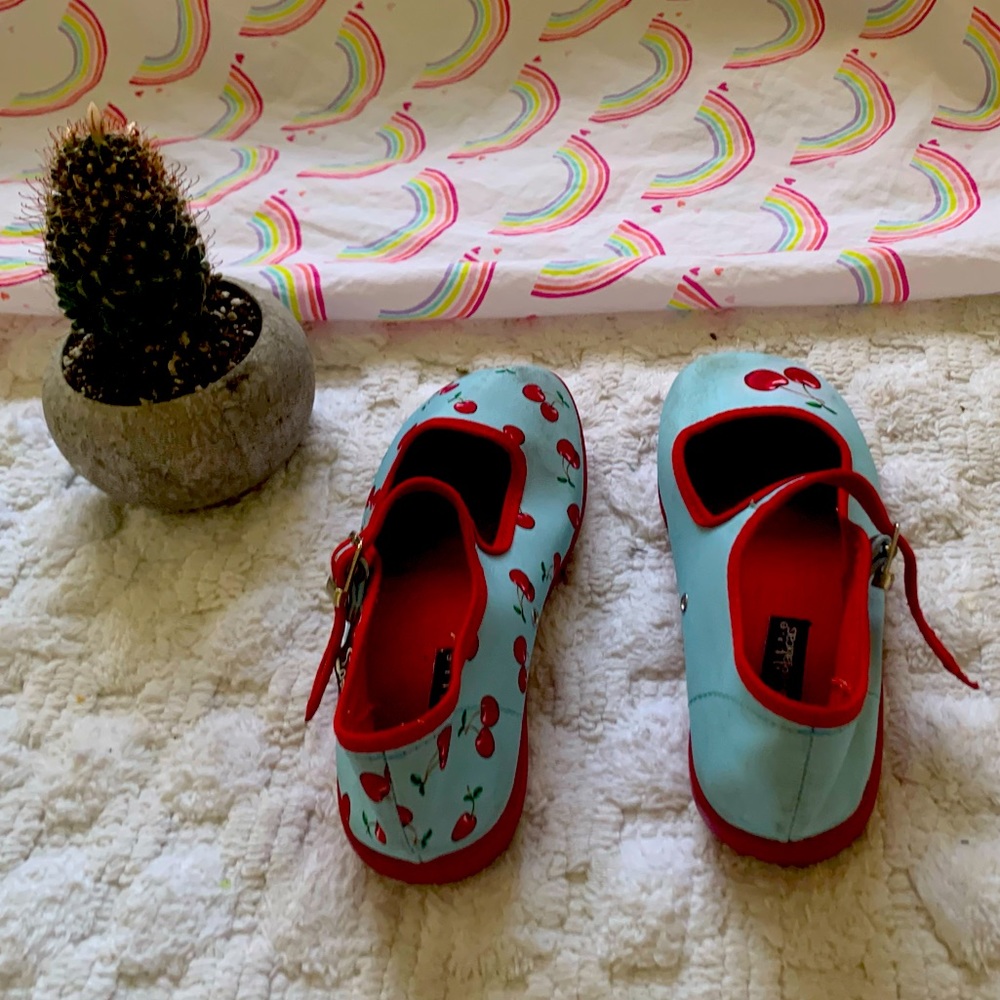 Beautiful girl shoes very unique